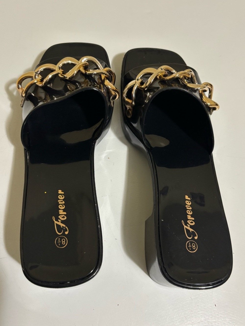 Forever Shoe Women's Jelly Flip-Flops with Gold Buckle Size 8.5